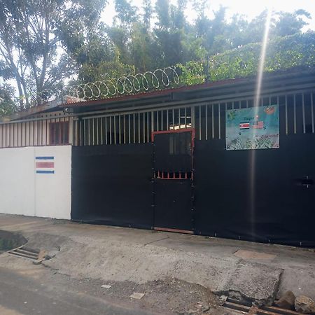 Hogar Tico-Estadounidense Cerca De Aeropuerto Alajuela Екстериор снимка