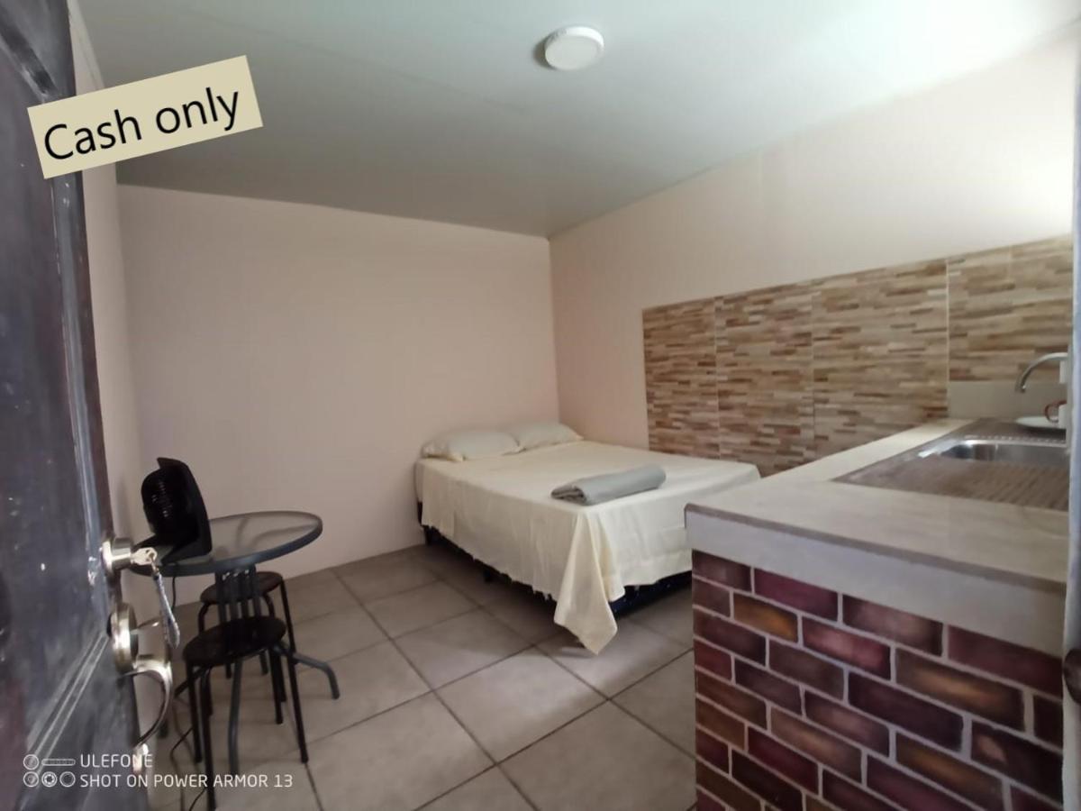 Hogar Tico-Estadounidense Cerca De Aeropuerto Alajuela Екстериор снимка